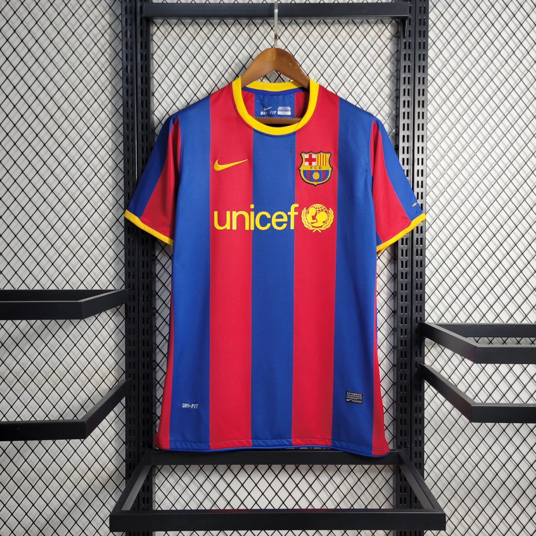 FC Barcelona 10/11 Home Shirt – RetroKick